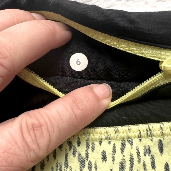 Lululemon Yellow Black Specked Comfy Athletic Workout Running Shorts Women sz 6 - Picture 7 of 9